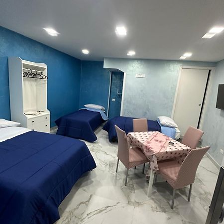 Blue House Apartment เนเปิลส์ ภายนอก รูปภาพ