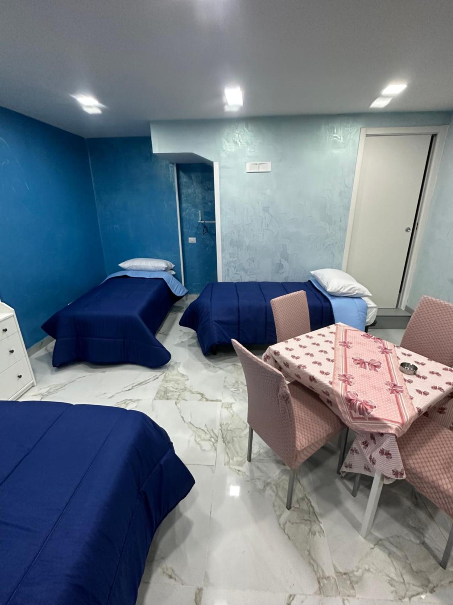 Blue House Apartment เนเปิลส์ ภายนอก รูปภาพ