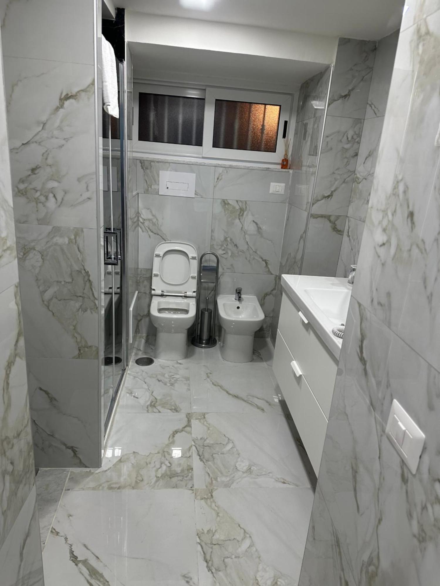 Blue House Apartment เนเปิลส์ ภายนอก รูปภาพ