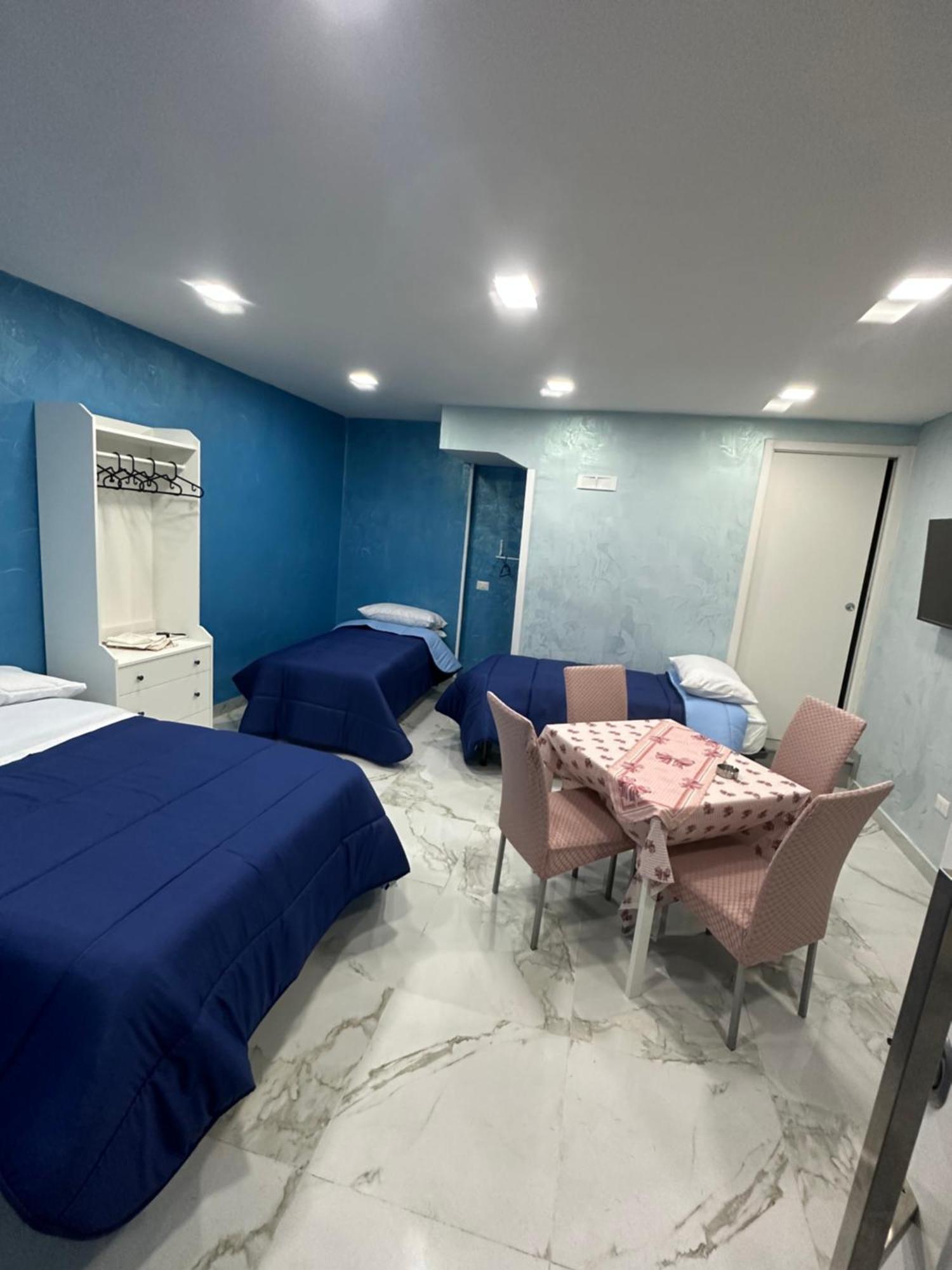 Blue House Apartment เนเปิลส์ ภายนอก รูปภาพ