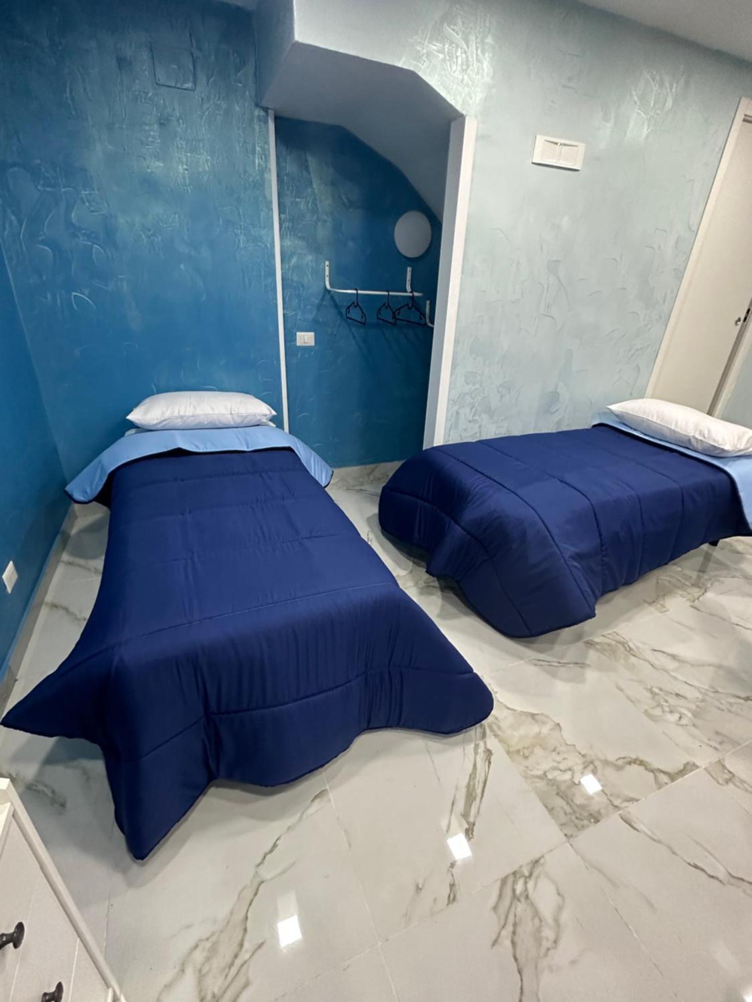 Blue House Apartment เนเปิลส์ ภายนอก รูปภาพ